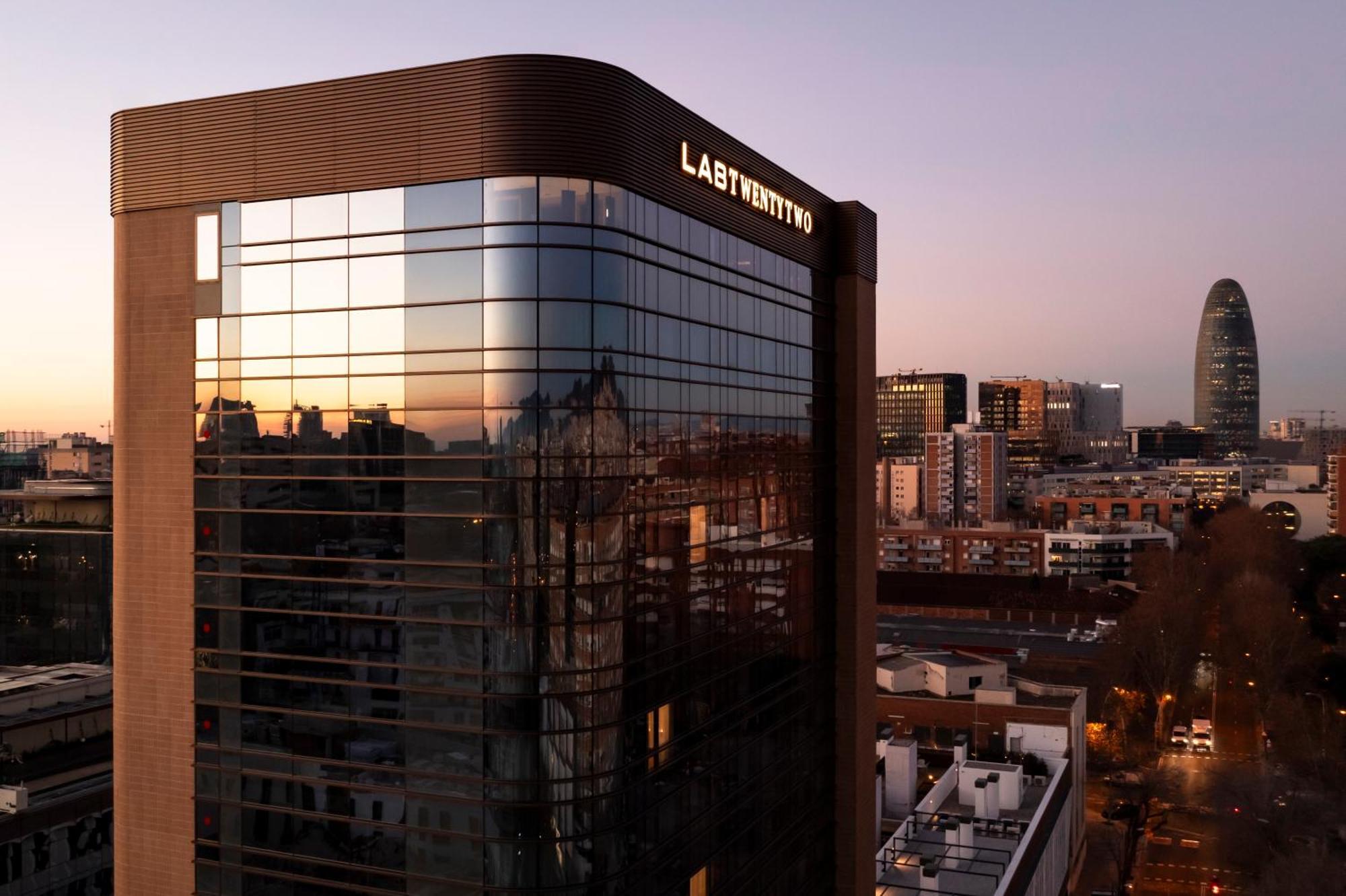 Labtwentytwo Barcelona, A Tribute Portfolio Hotel By Marriott エクステリア 写真