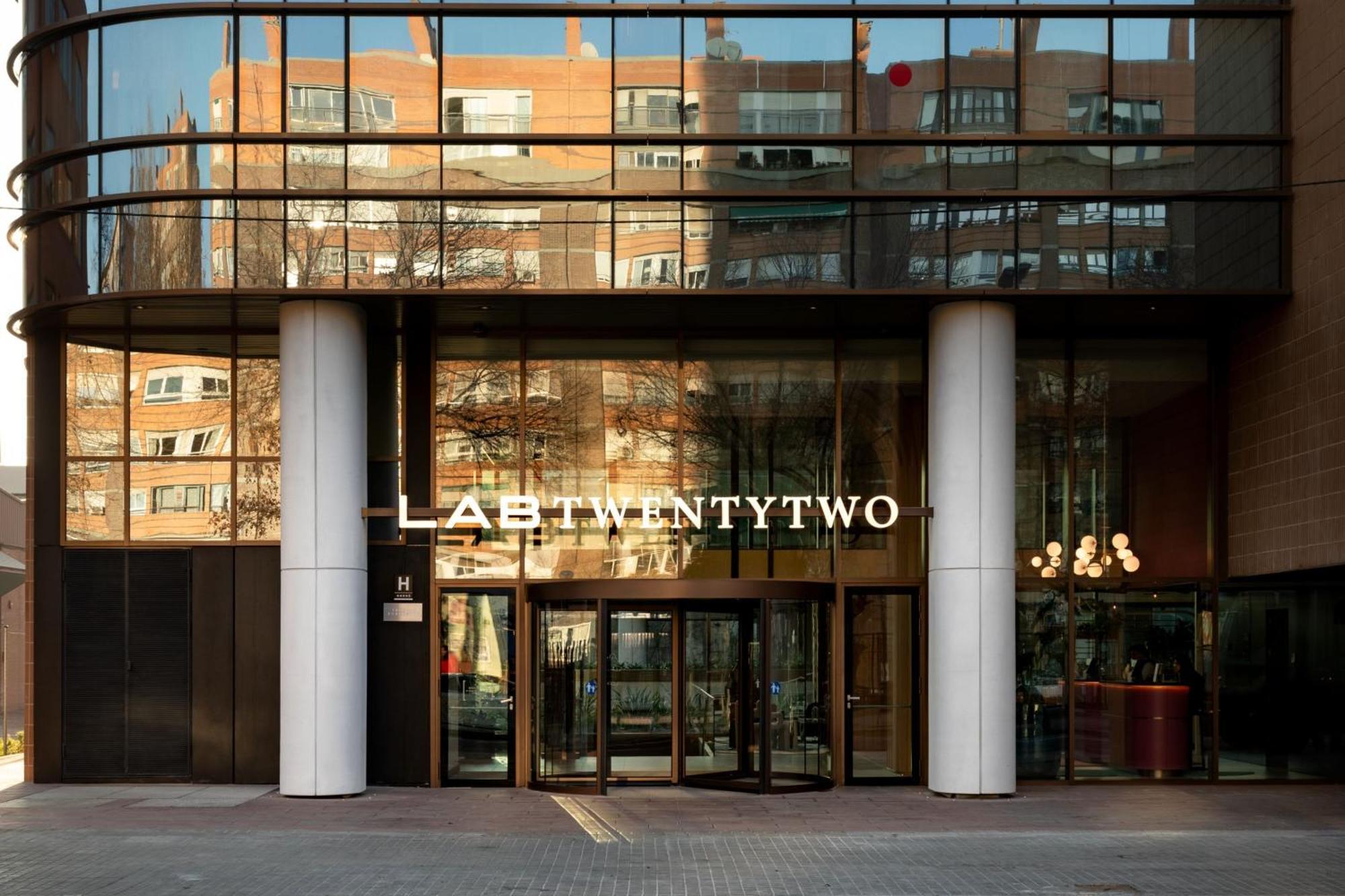 Labtwentytwo Barcelona, A Tribute Portfolio Hotel By Marriott エクステリア 写真